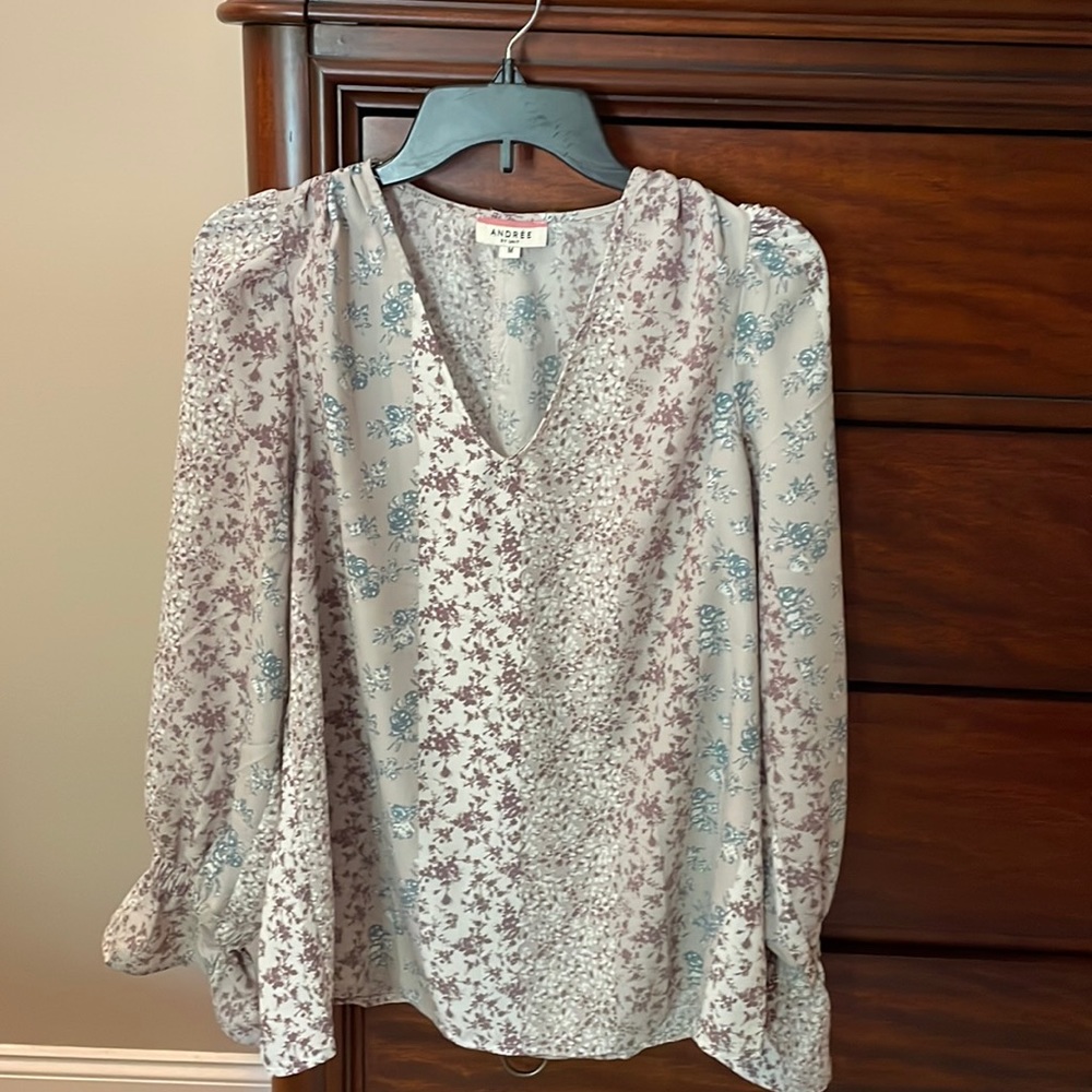 Cute blouse